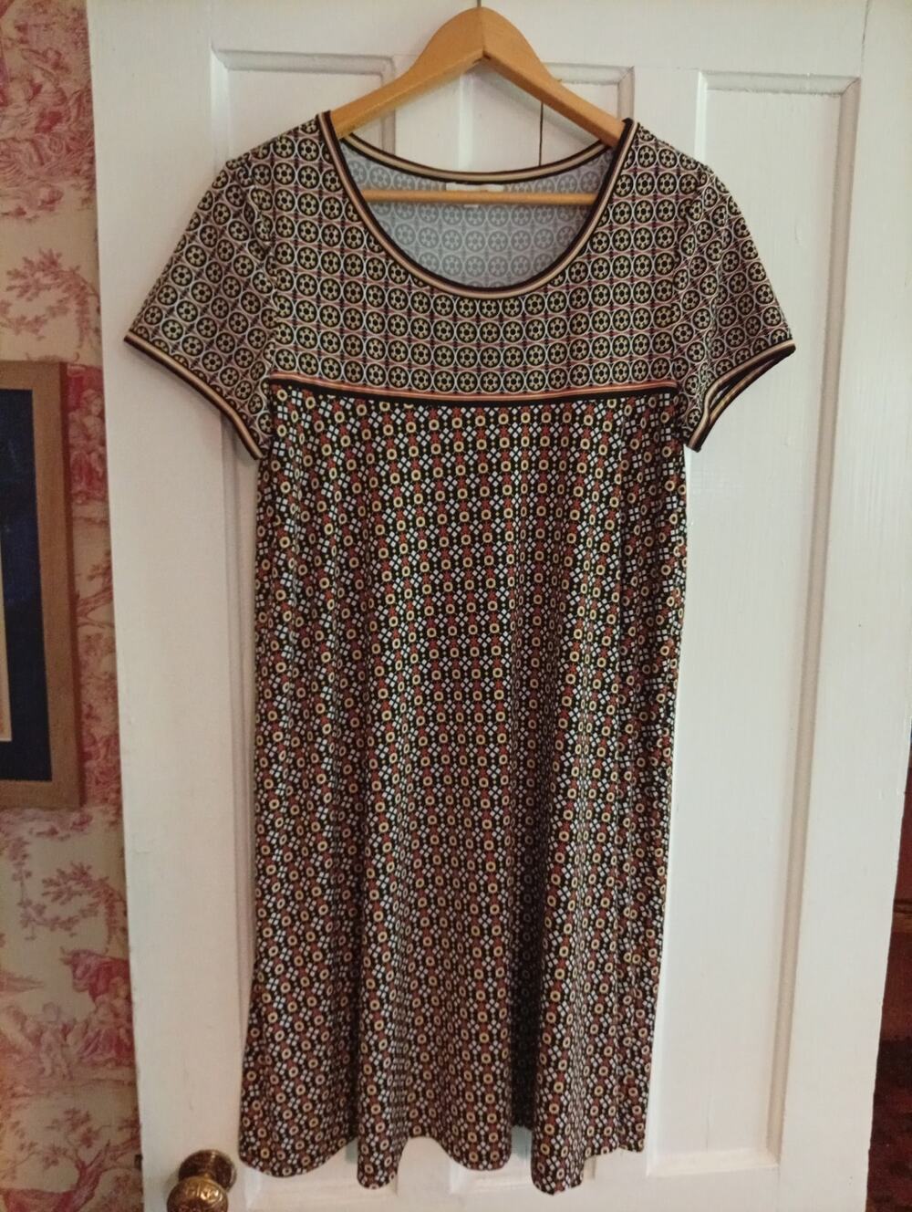 Max Studio dress L COMFORTABLE! geometric print shift size L